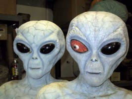 4-twin-aliens